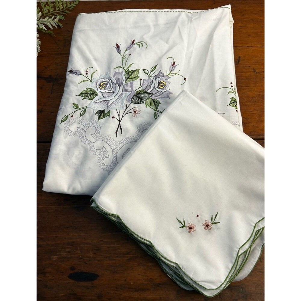 Vintage Oval Embroidered Tablecloth 83x63 & 8 Matching Napkins Scalloped Edge